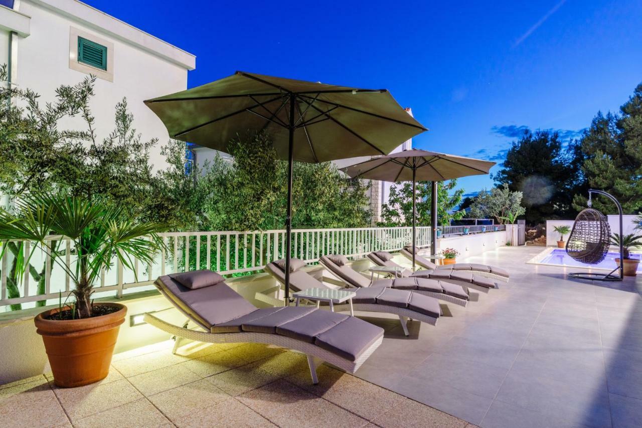 Apartments Villa Dalmatia Trogir Exterior photo